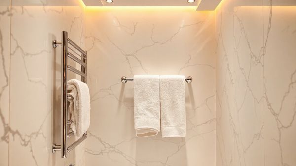 10 idées élégantes de porte-serviette sans perçage pour la salle de bain