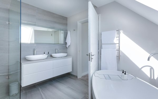 Idées innovantes pour aménager efficacement votre salle de bain